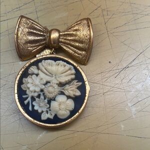 Limited Edition Estee Lauder Gold and Cream Floral Brooch Solid Perfume